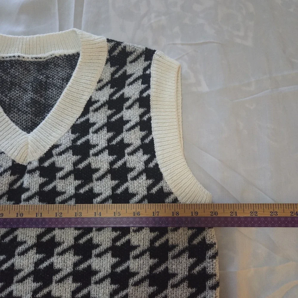 Women's L Houndstooth Sweater Vest Black White V Neck Preppy Goth Dark Academia